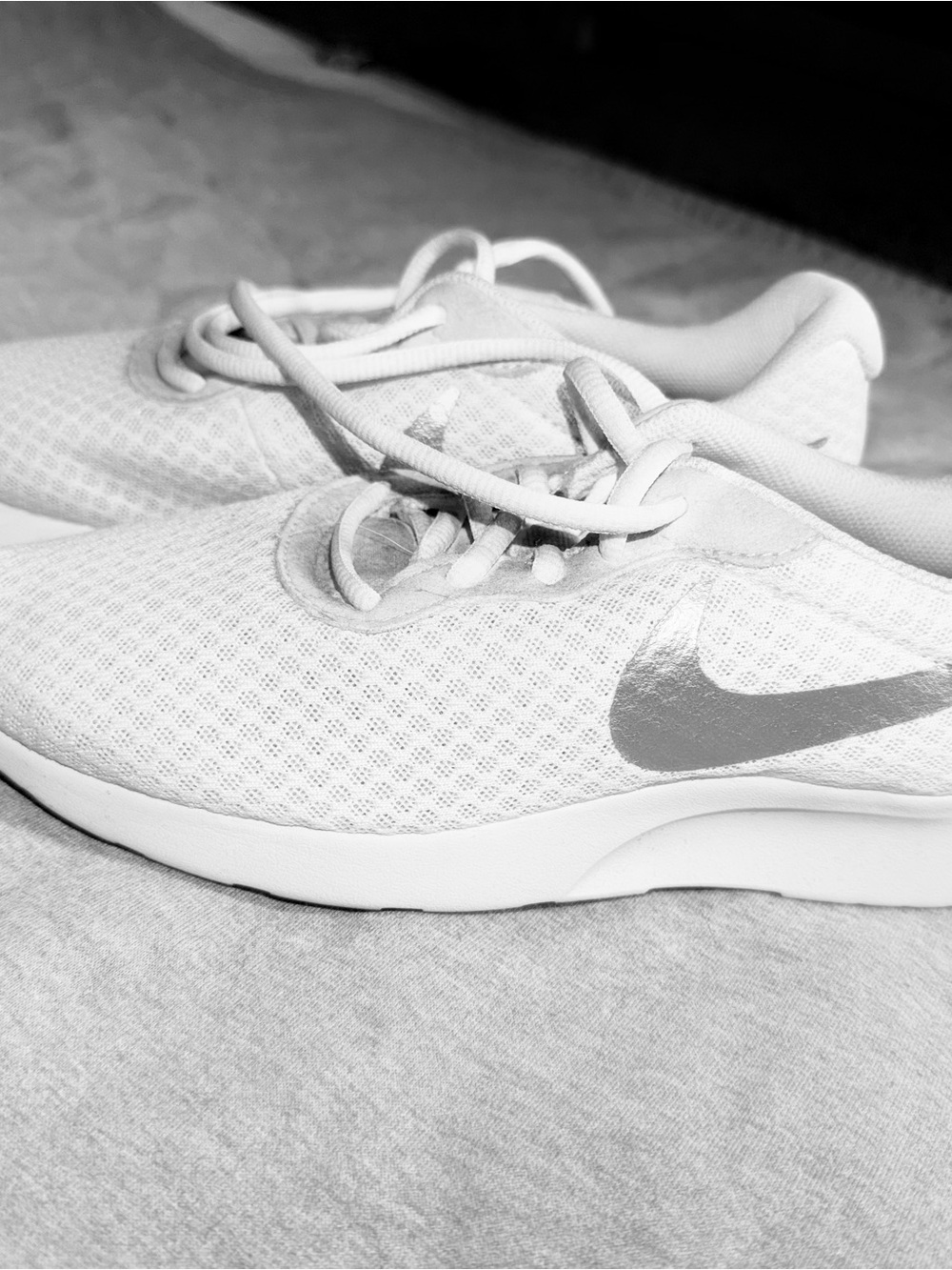 Nike White Mesh Running Sneakers with Subtle Grey Swoosh